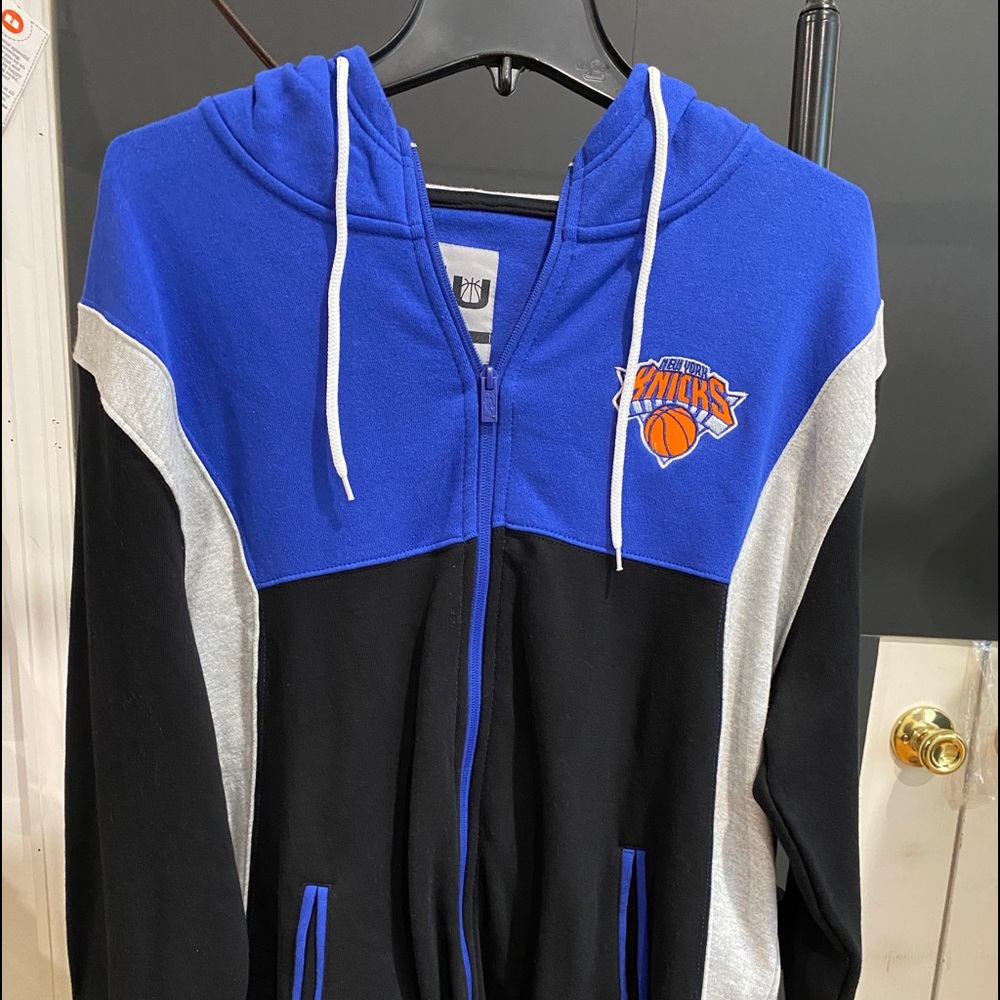 N Y KNICKS LIGHT JACKET